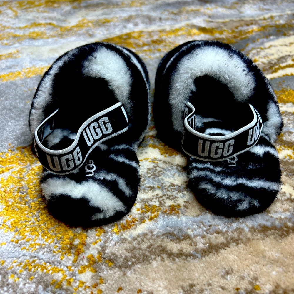 UGG T FLUFF YEAH SLIDE ZEBRA